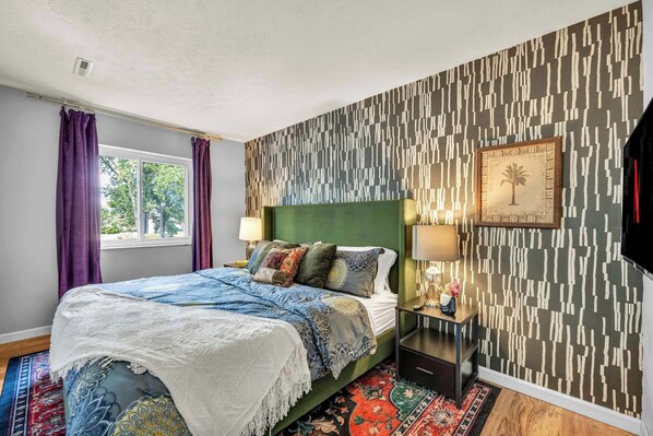1 bedroom, iron/ironing board, WiFi, bed sheets - Near Airport - King Bed - Pet Friendly (North Olmsted)