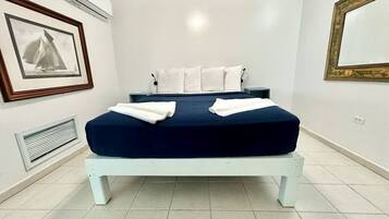 Desk, WiFi, bed sheets