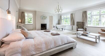 Bantry Bay House - Six Bedroom Villa, Sleeps 12