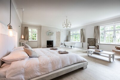 Bantry Bay House - Six Bedroom Villa, Sleeps 12