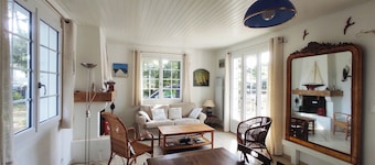 House under the pines, 300 m from the beach