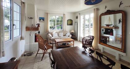 House under the pines, 300 m from the beach