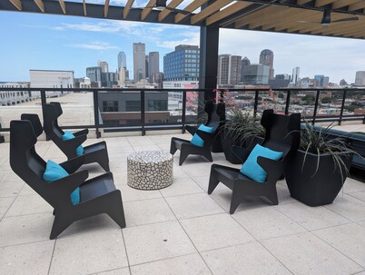 Deep Ellum Luxury Loft - Prime Walkable Location