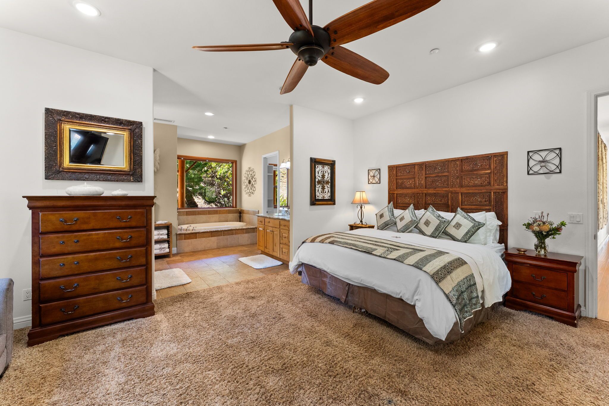 6 bedrooms, iron/ironing board, WiFi, bed sheets