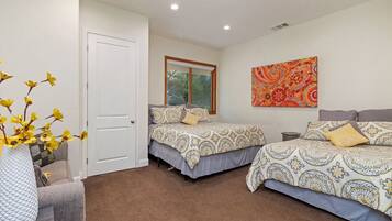 6 bedrooms, iron/ironing board, WiFi, bed sheets