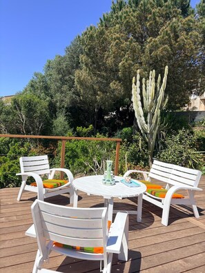 Outdoor dining - Vrbo Property (Hyères)