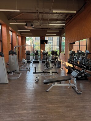Fitness facility - Beautiful Boutique Apartment with 2 Terraces and Green Country Club View (Guadalajara)
