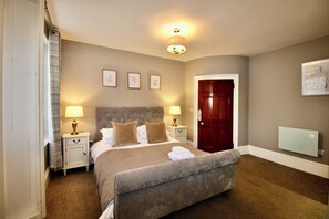 Iron/ironing board, WiFi, bed sheets - Charming apartment with courtyard garden (Basingstoke)