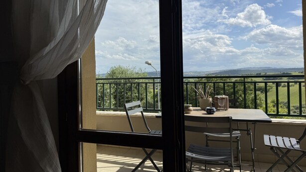 A balcony with a table, chairs, and a view of the countryside. - N317 - Numana, two-bedroom apartment with panoramic view (Numana)