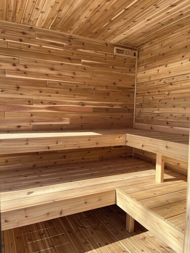 Lucious Cabin Retreat near Wembley