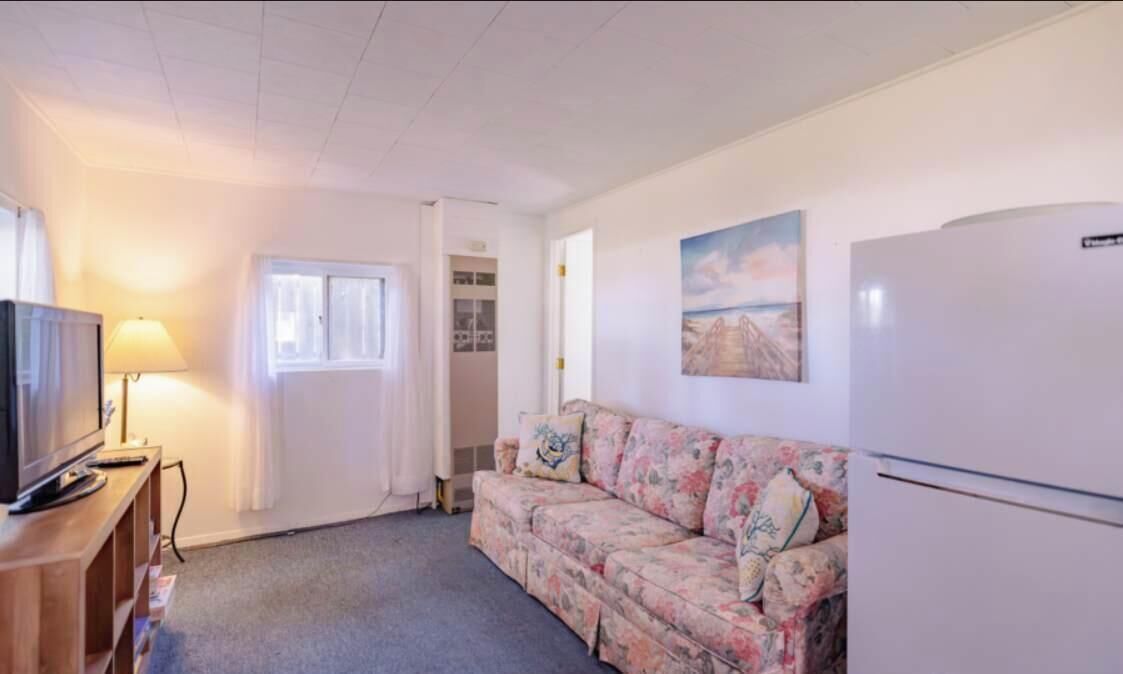 Classic Cabin, 2 Bedrooms, Garden View | Living area