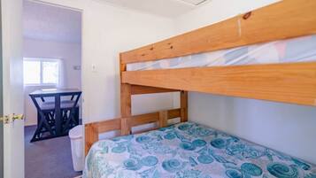 Classic Cabin, 2 Bedrooms, Garden View | Laptop workspace, free WiFi