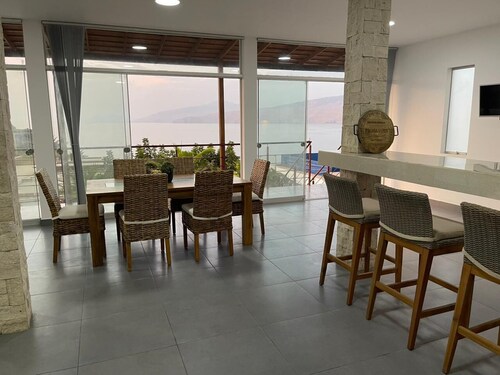 Private Cliffside Ocean Retreat Near Lima