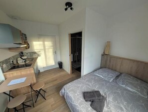 Free WiFi, bed sheets - Your Cosy Studio in the Heart of Berry! (Ardentes)