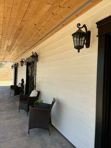 Romantic 1-bedroom 2 bath french farmhouse with a polish of a high end hotel.