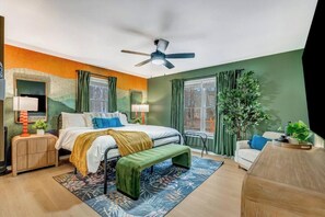 Room - Pocono Game Heaven - Basketball, Bowling, Theater! (East Stroudsburg)