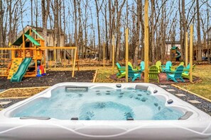 Outdoor spa tub - Pocono Game Heaven - Basketball, Bowling, Theater! (East Stroudsburg)