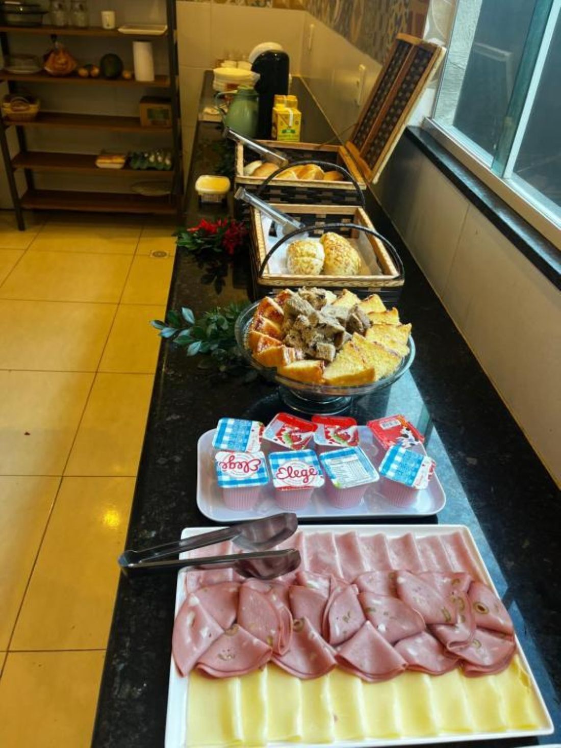 Free daily continental breakfast 