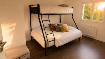 3 Schlafzimmer, Bügeleisen/Bügelbrett, Reisekinderbett, kostenloses WLAN