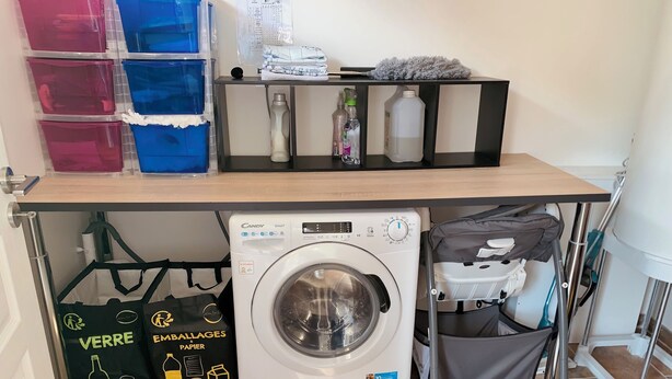 A laundry area with a washing machine, storage bins, and cleaning supplies. - Large house for 7 people on the outskirts of Brocéliande (Campénéac)