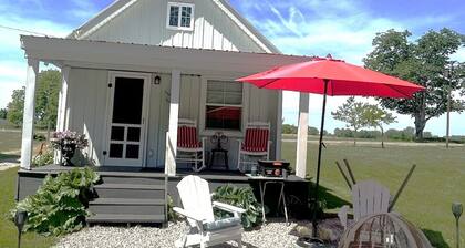 Cottage in Bancroft countryside for the perfect relaxing getaway.