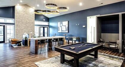 New Modern Luxe 1 Bed 1 Bath w/ Resort Amenities