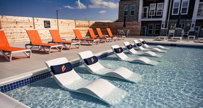 New Modern Luxe 1 Bed 1 Bath w/ Resort Amenities