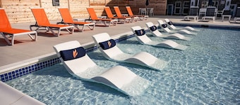New Modern Luxe 1 Bed 1 Bath w/ Resort Amenities