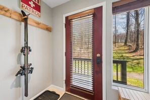 Interior - Hidden Valley 5BR, Ski,  Resort Pool & Family Retreat (Somerset)