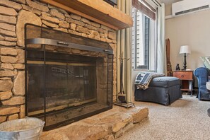 Interior - Hidden Valley 5BR, Ski,  Resort Pool & Family Retreat (Somerset)