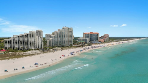 The Beach Grove by Avantstay Gulf-front Condo Direct Beach Access Shared Pool + Hot Tub + Fitness Center Miramar Beach