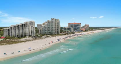 The Beach Grove by Avantstay Gulf-front Condo Direct Beach Access Shared Pool + Hot Tub + Fitness Center Miramar Beach