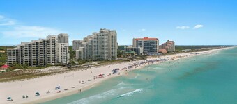 The Beach Grove by Avantstay Gulf-front Condo Direct Beach Access Shared Pool + Hot Tub + Fitness Center Miramar Beach