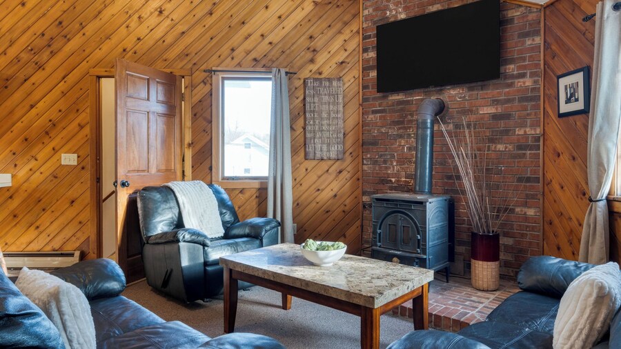 Mountainview Estate - Main House by Avantstay Pool + Hot Tub + Canoe + Outdoor Dining + Game Room Near Windham Mountain
