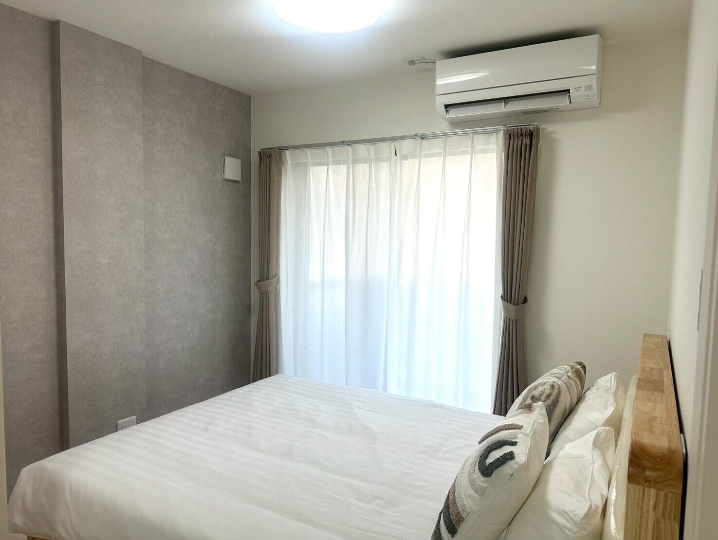 Premium bedding, desk, laptop workspace, free WiFi