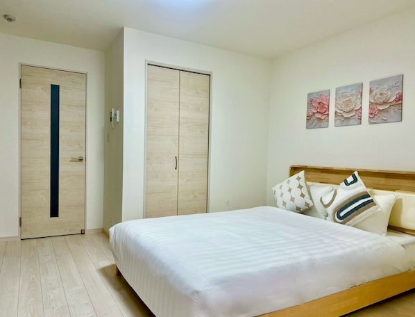 Premium bedding, desk, laptop workspace, free WiFi