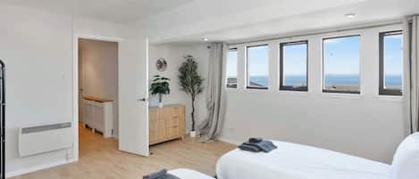 3 bedrooms, iron/ironing board