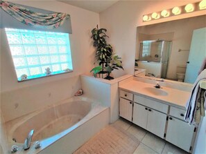 Bathroom - kissimmee entire home  ,NEAR DISNEY ,AND ALL . 2208 (Kissimmee)