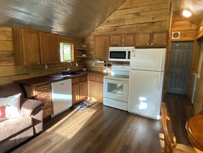 Fridge, microwave, oven, stovetop - Unique and tranquil cabin getaway on Crooked Creek (Steelville)
