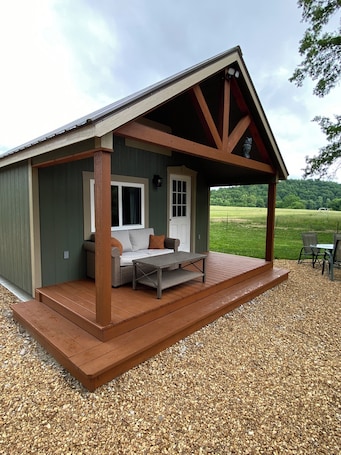 テラス / パティオ. Unique and tranquil cabin getaway on Crooked Creek
