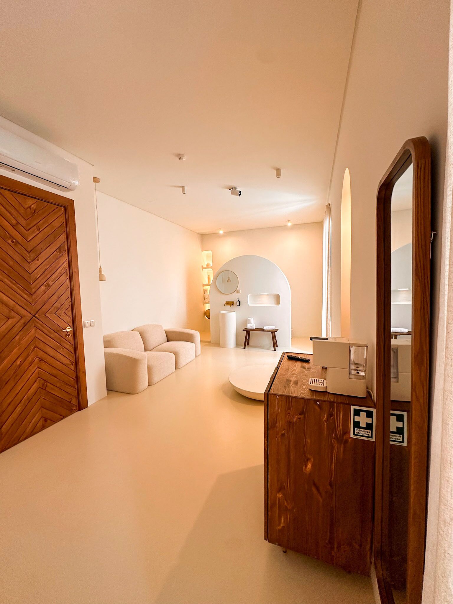 Minibar, in-room safe, free WiFi