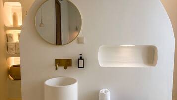 Kamar Double Eksklusif | Kamar mandi | Shower, pengering rambut, handuk, dan sabun