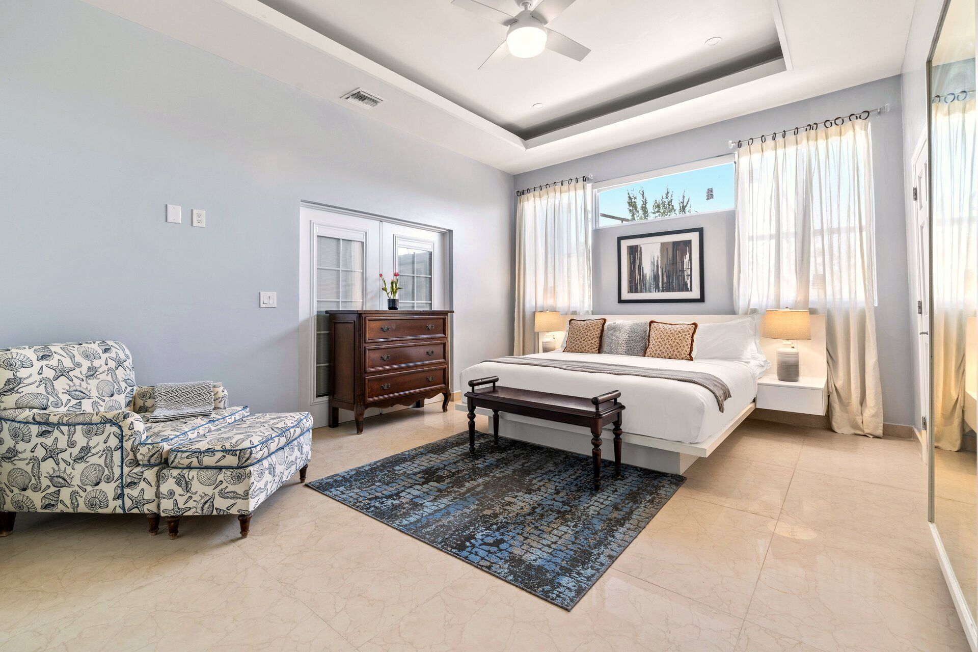 4 bedrooms, iron/ironing board, WiFi (free), bed sheets
