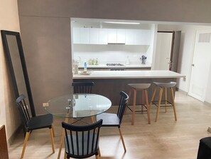 Dining - 3-bedroom apartment in peaceful Miraflores with AC and fitness room (Miraflores)