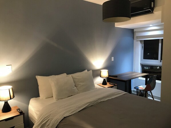 Room - 3-bedroom apartment in peaceful Miraflores with AC and fitness room (Miraflores)