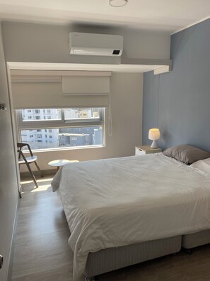 Room - 3-bedroom apartment in peaceful Miraflores with AC and fitness room (Miraflores)