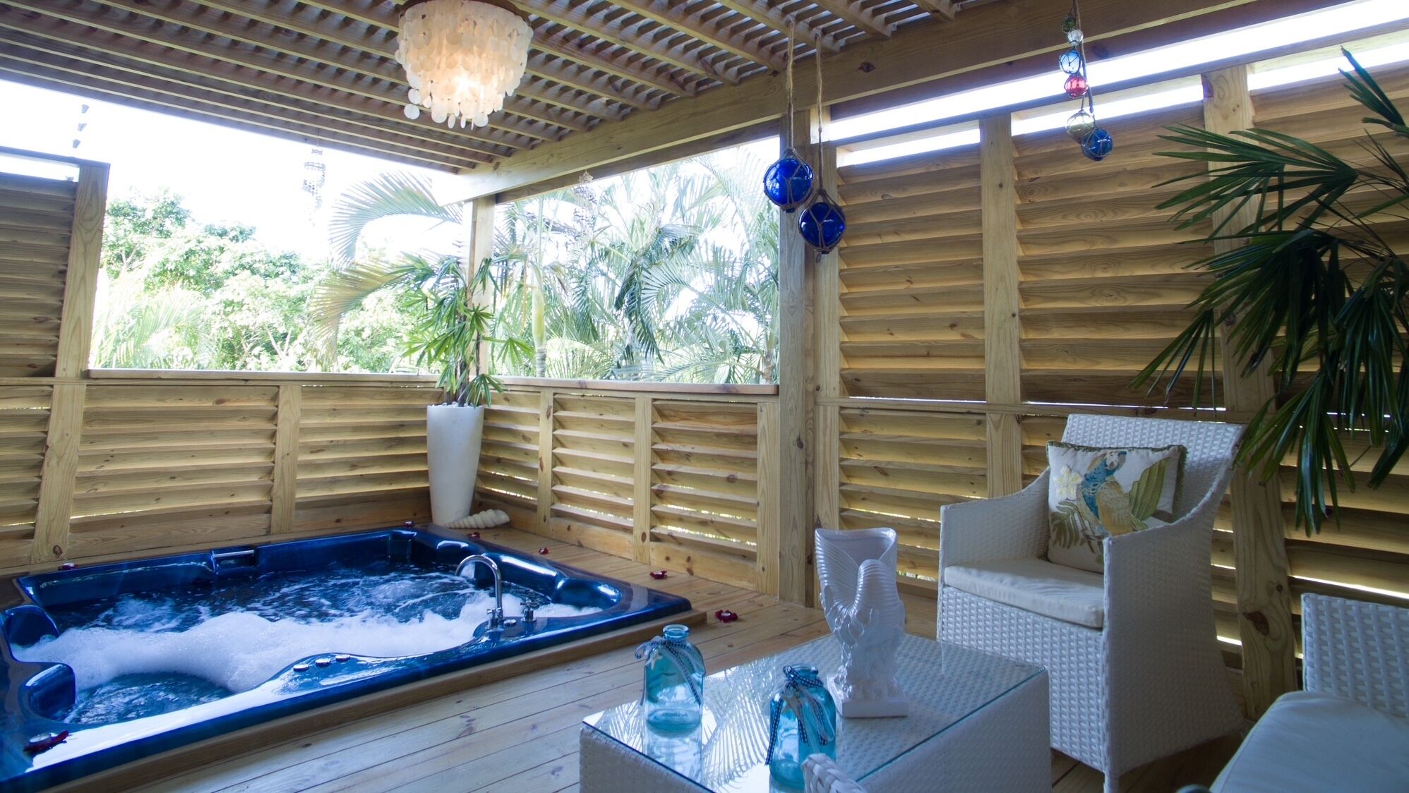 Habitación junior | Bañera de hidromasaje al aire libre
