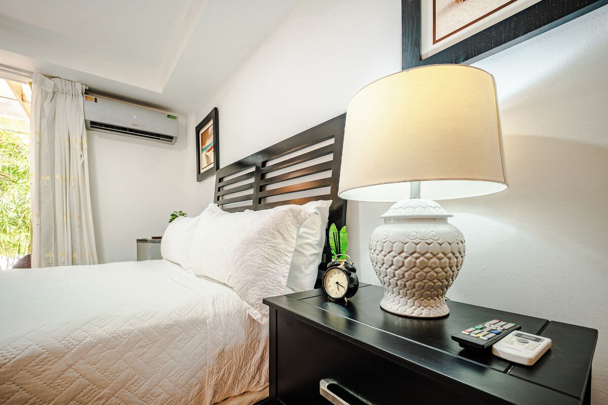 Traditional Room | Iron/ironing board, WiFi (free)