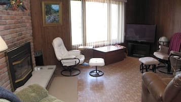 Chalet, 4 Bedrooms, Balcony | Living room