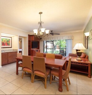 Dining - Vrbo Property (Orlando)